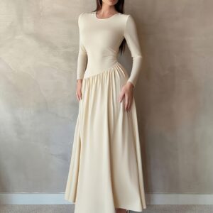 High-end Aura Fully on Display: Nude-colored Full-skirted Dress
